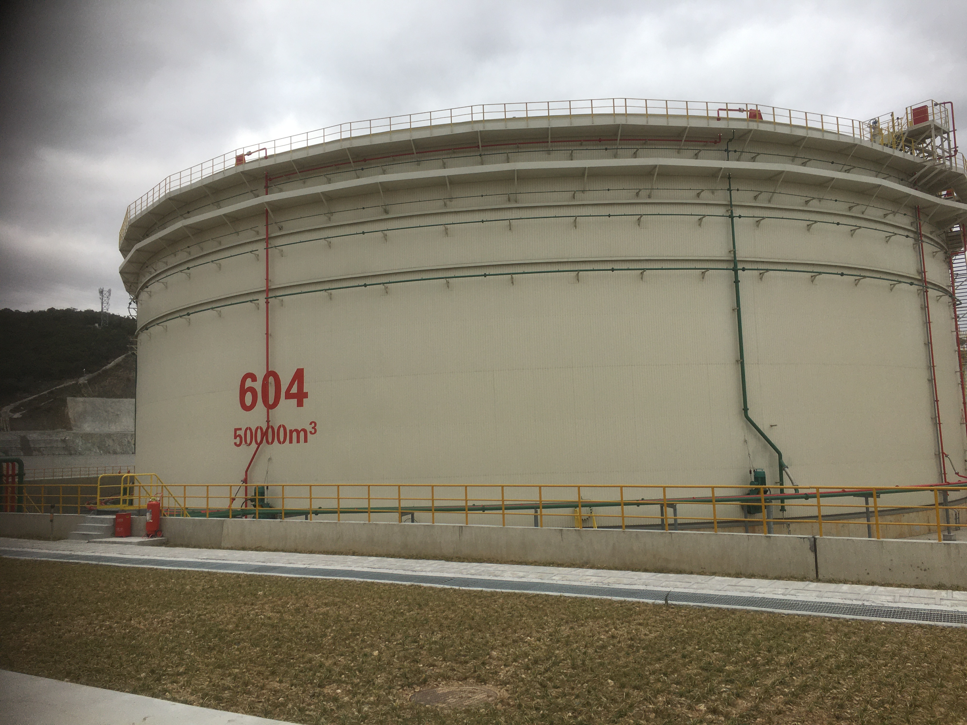 خلاط لخزان النفط